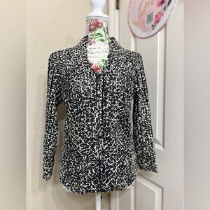 Chic leopard Patterned long sleeve blouse with zip front